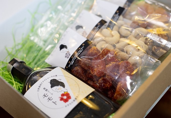 薬膳コーラ「モモト」と楽しむナッツ&ドライフルーツ 【送料無料】