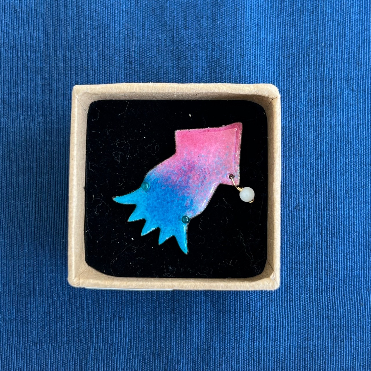 ピンブローチ　おきなわの海　水中イカ　【送料込】
