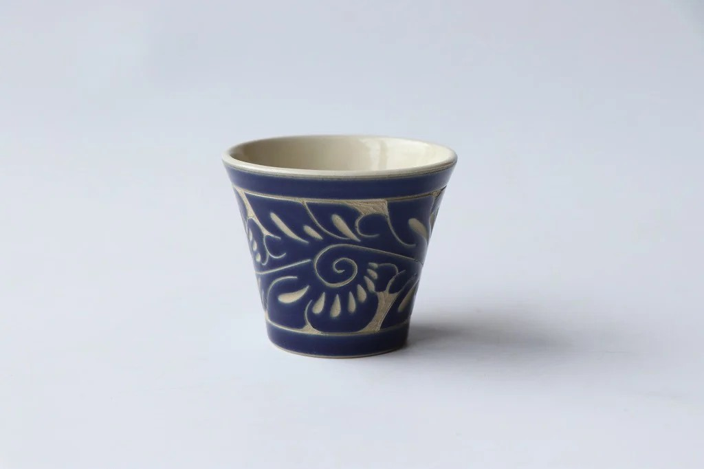 育陶園 一色・フリーカップ極小　藍唐草線彫