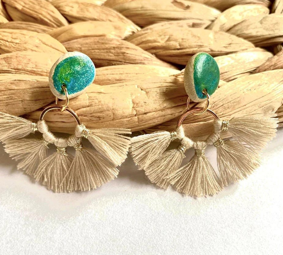 【ピアス&イヤリング】ボリュームフリンジ グリーン ポリマークレイピアス