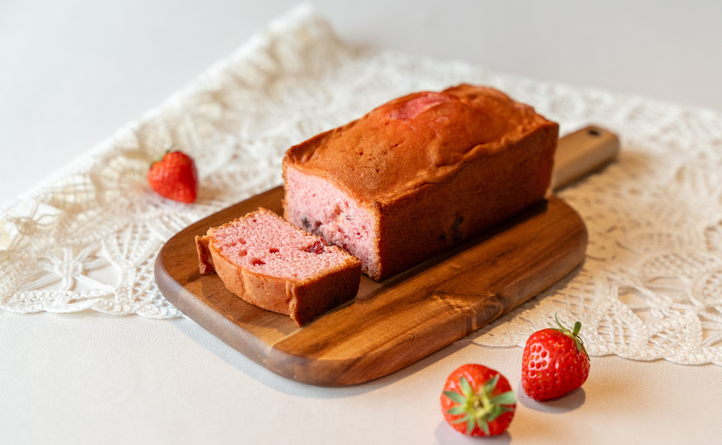    【沖縄県産いちご使用】いちごのパウンドケーキもいかが?